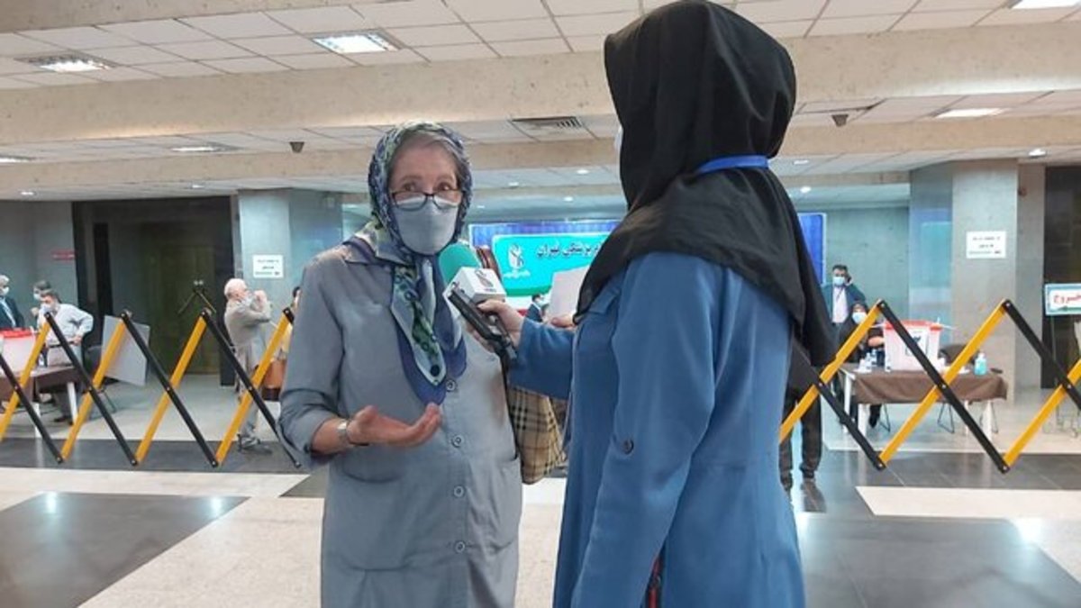 مینو محرز: واریانت دلتا مانند برق سرایت میکند / واکسن به خوبی جلوی مرگ و میر و بیماری شدید را میگیرد، اما در واکسیناسیون خیلی عقب هستیم مینو محرز