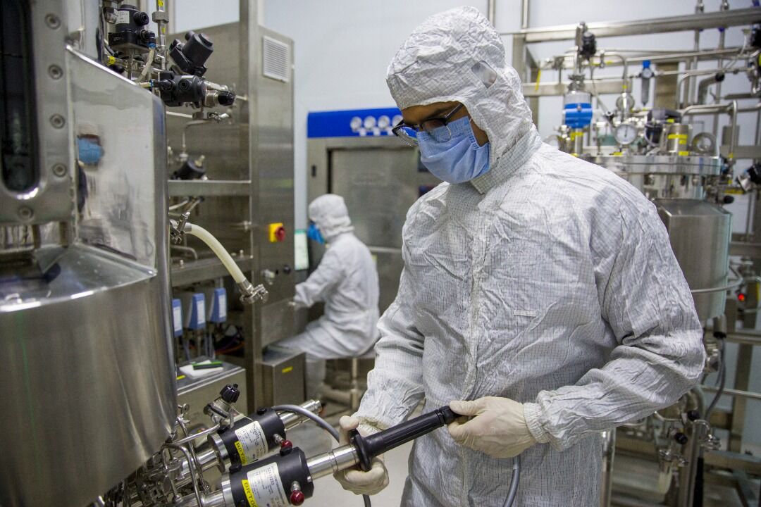 خط تولید چینی واکسن برکت، بازمانده از حرکت بدون ژل/ دستگاه‌ها بدون ژل به ایران رسید