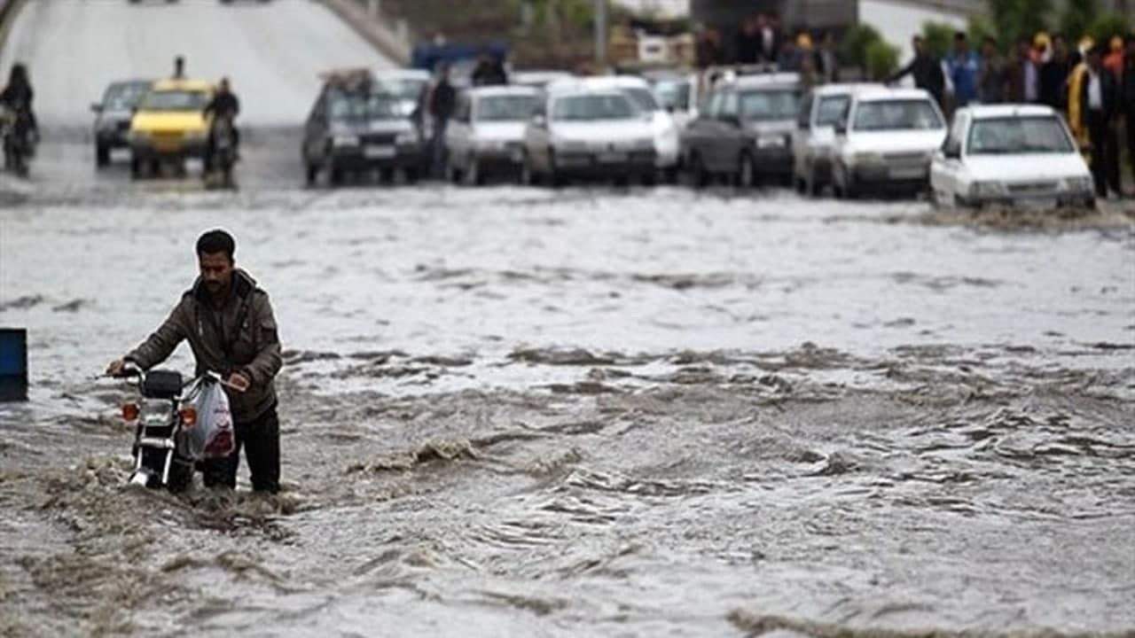 نجات ۲۰ گرفتار سیلاب در سیستان‌ و بلوچستان/ یک زن باردار در میان حادثه‌دیدگان