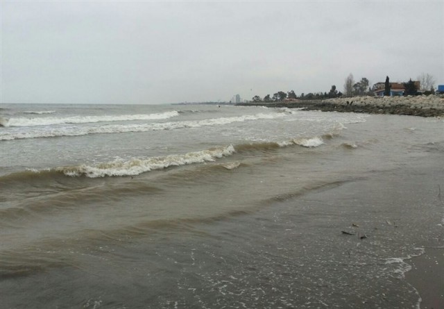 ورودی تمام سواحل گیلان و طرح‌های گردشگری مسدود است