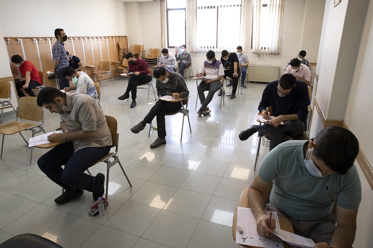 رقابت ۳۵ هزار داوطلب برای استخدام در بانک ملت رقابت ۳۵ هزار داوطلب برای استخدام در بانک ملت