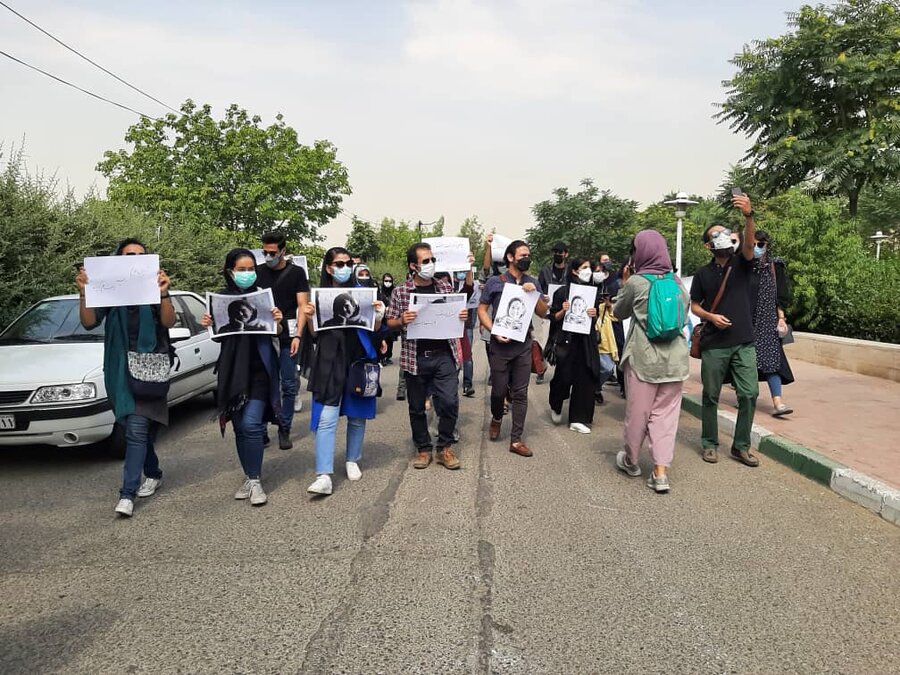 تجمع خبرنگاران مقابل سازمان محیطزیست تجمع خبرنگاران مقابل سازمان محیطزیست