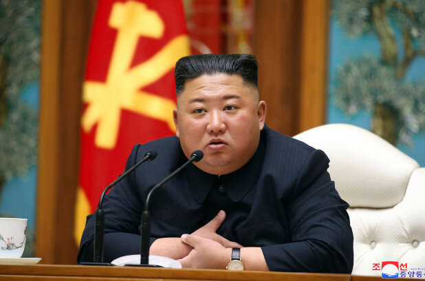 انتشار تصویری جدید از رهبر کره‌شمالی با سر بانداژ شده +عکس