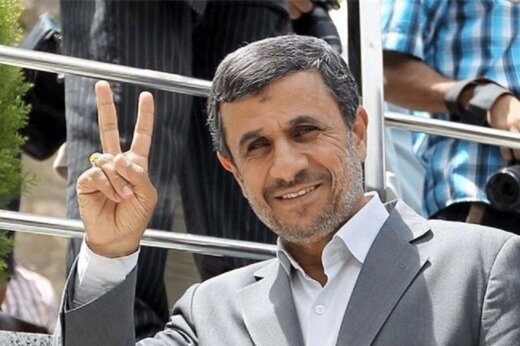 حضور پیدا نکردن احمدی نژاد در مراسم تحلیف رئیسی