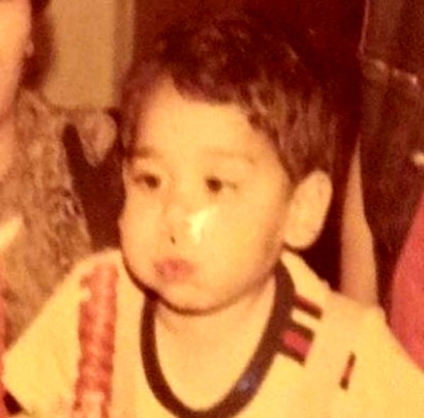 عکسی زیرخاکی از کودکی ارشا اقدسی کودکی ارشا اقدسی