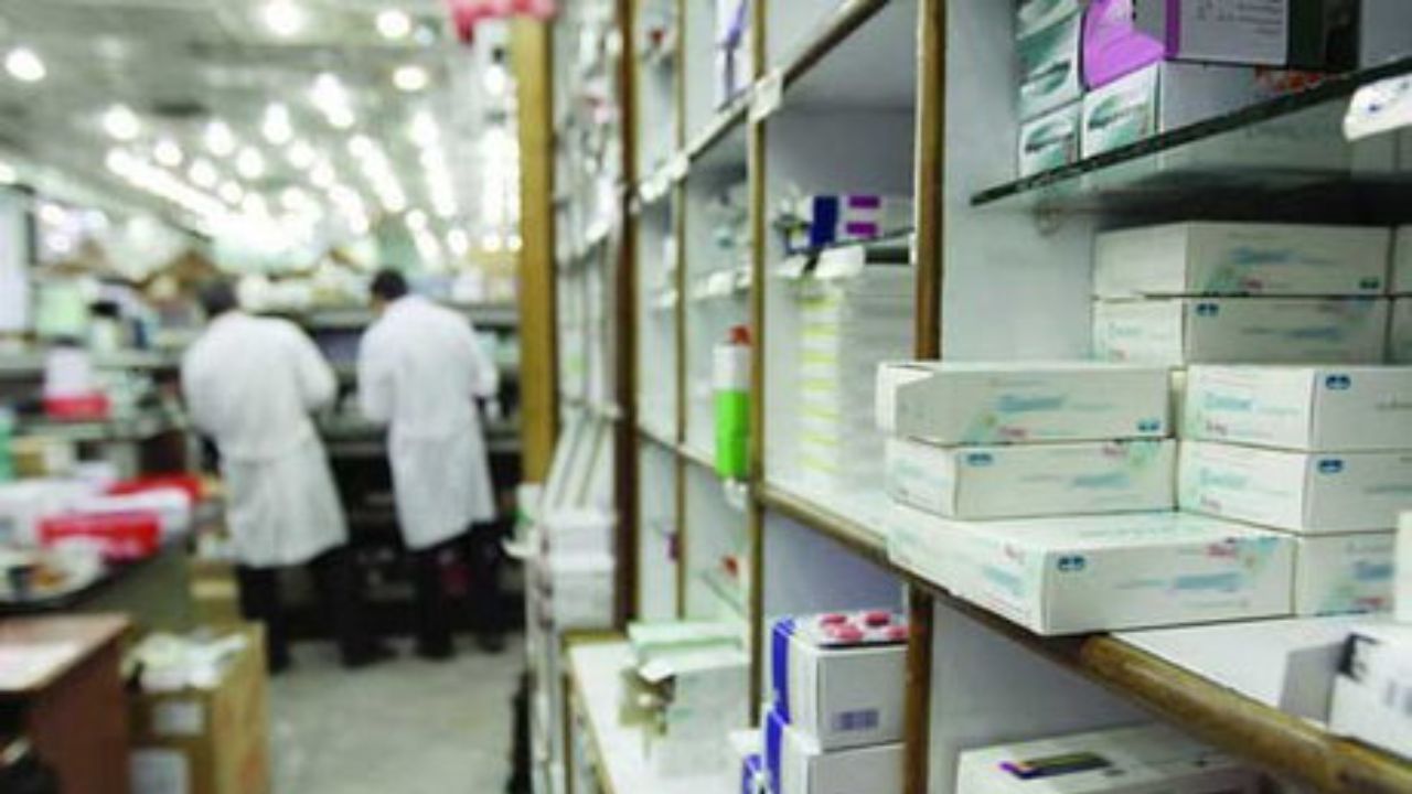 صف‌های طولانی خرید دارو‌های کرونا/ داروی ۸۰۰ هزار تومانی، ۱۲ میلیون تومان!