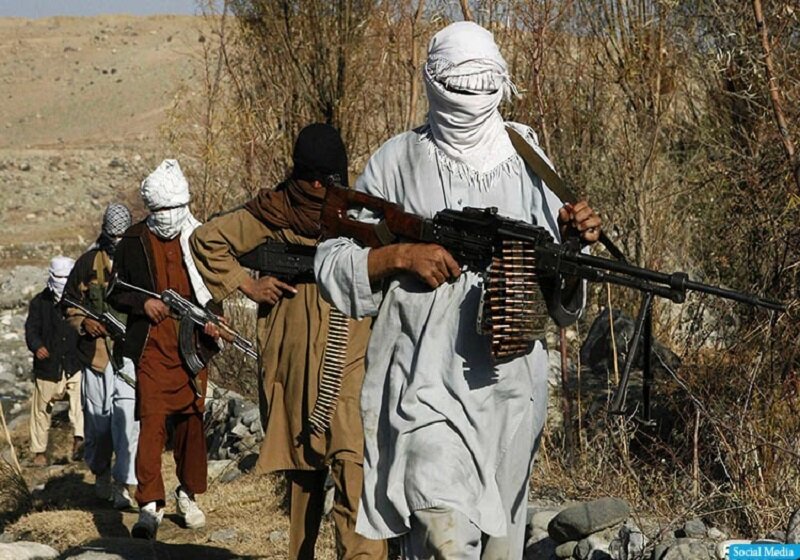سخنگوی طالبان: دولت انتقالی را نمی‌پذیریم