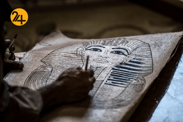 گیاه پاپیروس در دست هنرمندان مصر باستان