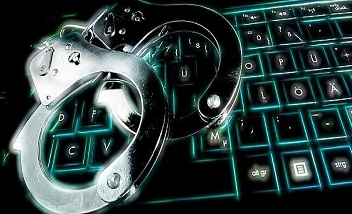 عکسهای برهنه دختر شیرازی آبرویش را برد عکسهای برهنه