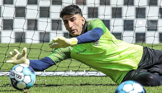 علیرضا بیرانوند دخیره دروازه بان ۴۰ ساله!