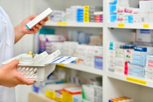 فهرست داروخانه‌های عرضه‌کننده دارو‌های کرونا منتشر شد