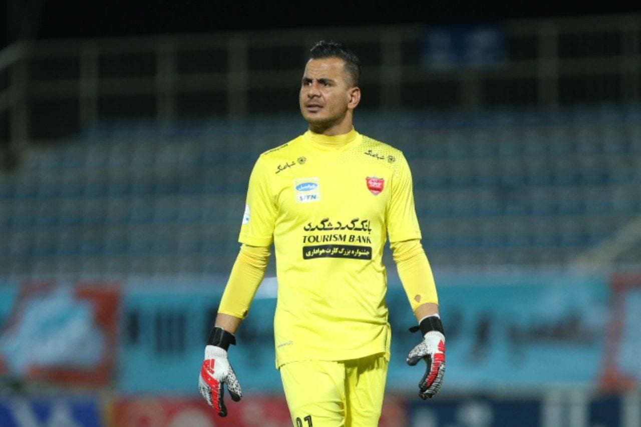 دلجویی گلر جنجالی پرسپولیس از کریم باقری +عکس دلجویی گلر جنجالی پرسپولیس از کریم باقری +عکس