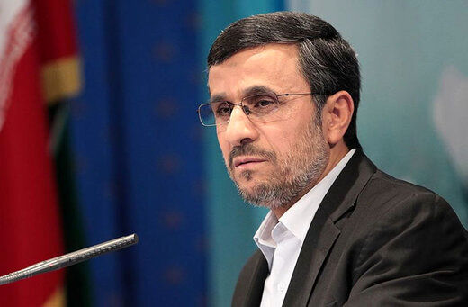 توئیت انگلیسی احمدی نژاد:کلاشنیکف روسی و نقشه آمریکایی همیشه با هم کار کرده‌اند