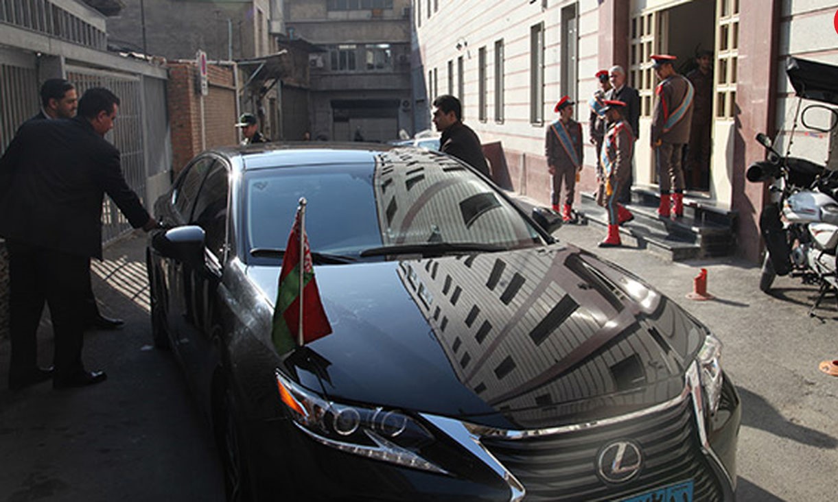 ماشین سفیر بلاروس سرباز راهور را به عمد زیر گرفت! +فیلم