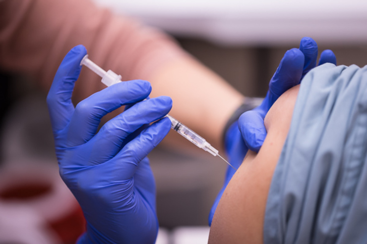 مراقبت‌های قبل و بعد از تزریق واکسن کرونا