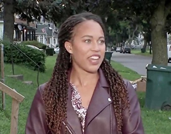 آزار کلامی جنسی خبرنگار خانم مقابل دوربین خبرنگار آمریکایی