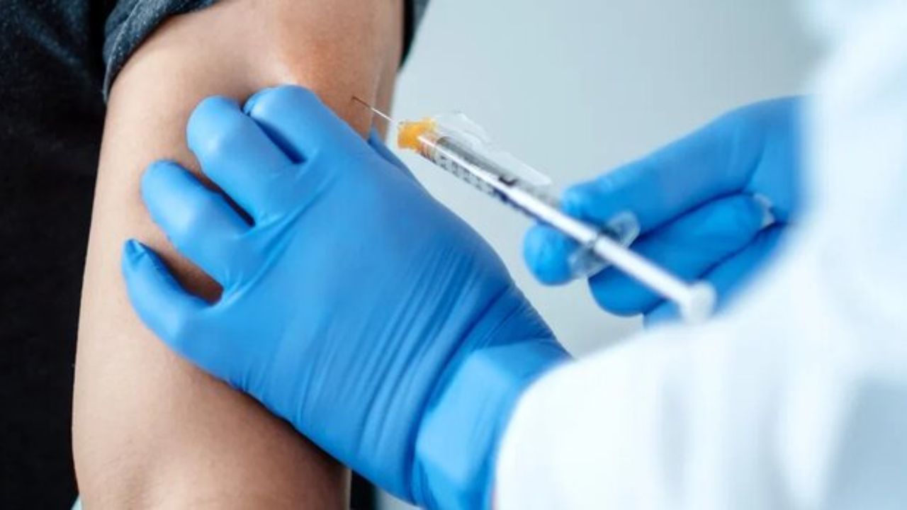 تزریق واکسن کرونا هر ۶ یا ۹ ماه یکبار در کشور