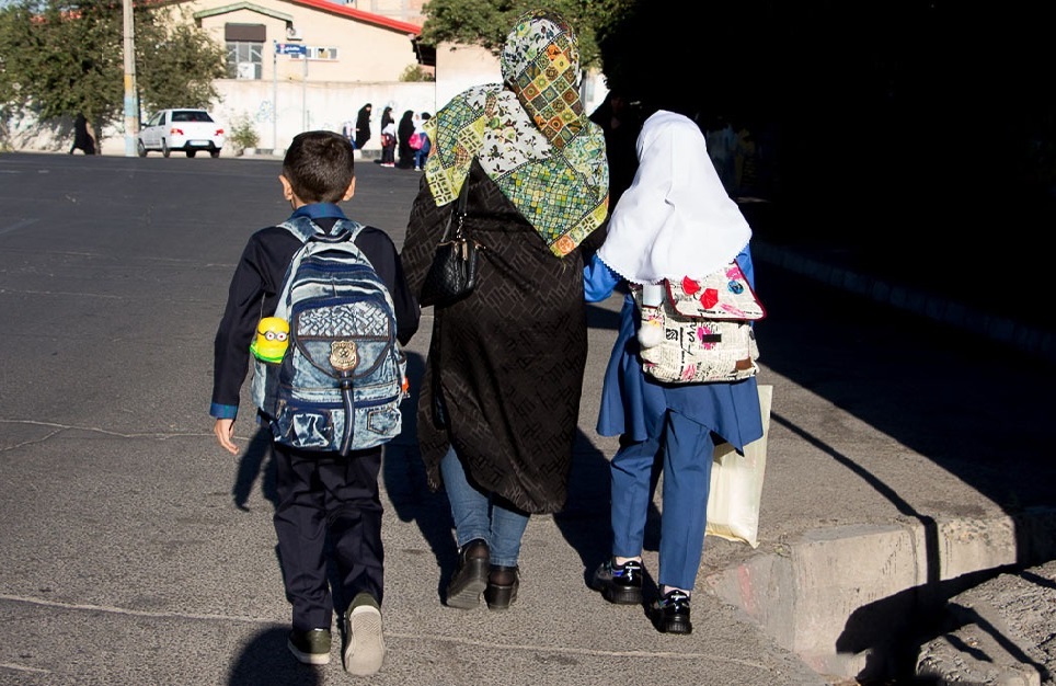 عدم تحویل کارنامه دانش آموز به مادران