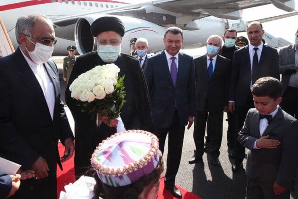 رئیسی وارد پایتخت تاجیکستان شد