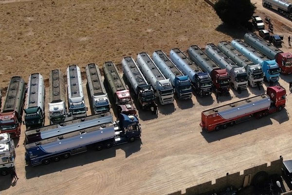 ورود کامیون‌های سوخت ایران به لبنان