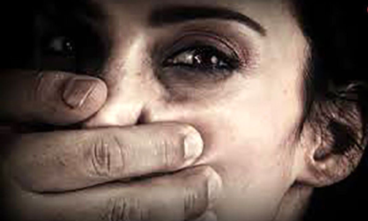 آزار وحشتناک دختر ۲۲ ساله در شرکت خلوت آزار جنسی در شرکت