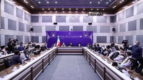 تبادلات مرزنشینان را در قالب یک بازار قانونمند و سامانیافته، سودمند میدانیم تبادلات مرزنشینان را در قالب یک بازار قانونمند و سامانیافته، سودمند میدانیم