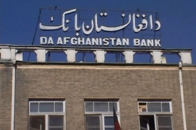 دستور بانک مرکزی افغانستان برای ادامه فعالیت بانک ها و محدود شدن برداشت پول