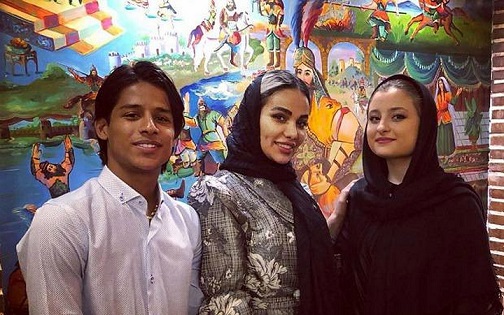 مهدی قائدی و همسرش در کنار نیکا فرقانی