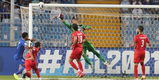 حاشیه بازی الهلال و پرسپولیس/درگیری لفظی نعمتی و لک وسط زمین حاشیه بازی الهلال و پرسپولیس