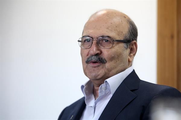 انتقاد یک کارشناس از ممنوعیت واردات خودرو/ جلوی ورود خودرو را می‌گیریم، حالا اگر پراید شد یک میلیارد تومان، چه اشکالی دارد؟