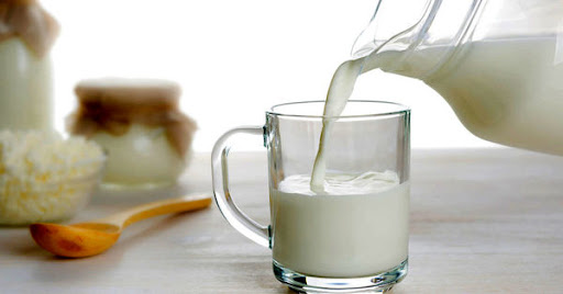 گزارش نگران‌کننده مرکز آمار از رفتار مصرفی خانوار/ سرانه مصرف شیر در کشور ٣ لیوان در هفته شد