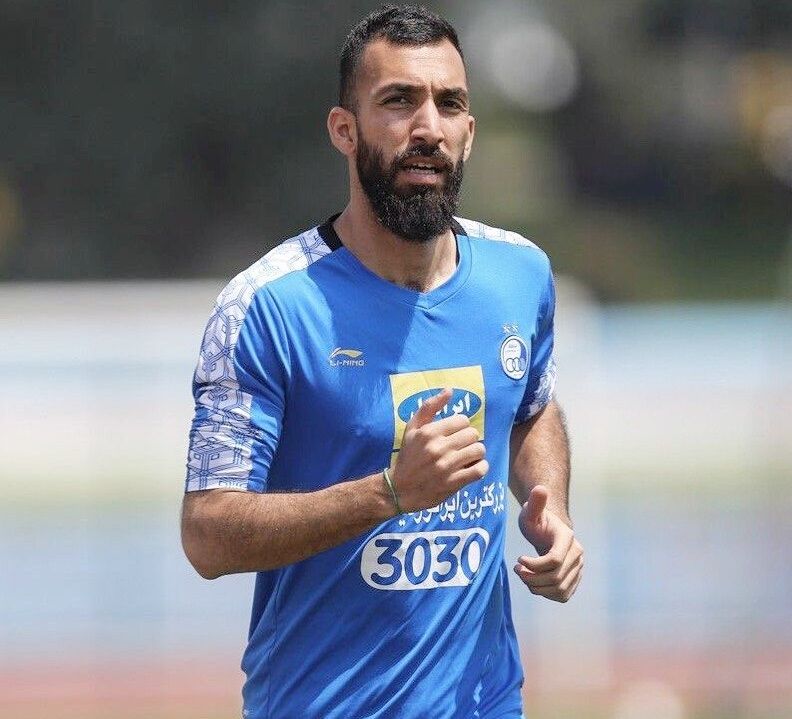 شماره پیراهن روزبه چشمی در استقلال