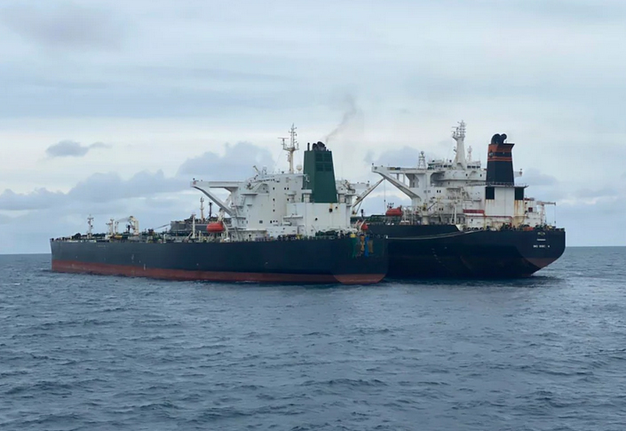 نیکی هیلی: ایران میلیون میلیون بشکه نفت میفروشد و بایدن فقط نگاه میکند نیکی هیلی: ایران میلیون میلیون بشکه نفت میفروشد و بایدن فقط نگاه میکند