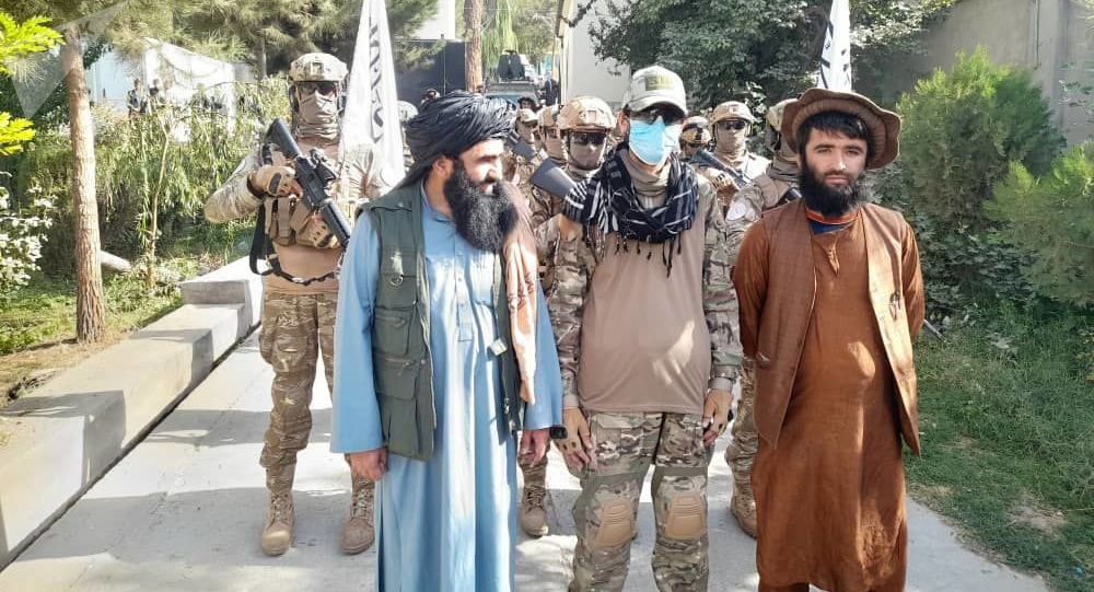 طالبان ۴ نفر را در ملاء عام به دار آویختند