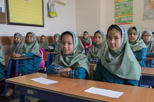 هفت خان ثبت نام دانش آموزان افغان در مدارس/ نوبت دهی دیرهنگام دفاتر کفالت؛ مهمترین مشکل
