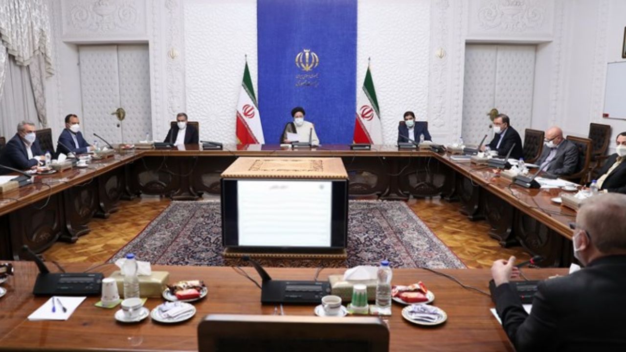 تاکید رئیسی بر ایجاد انسجام بین شبکه تامین و توزیع مواد غذایی و کالاهای اساسی تاکید رئیسی بر ایجاد انسجام بین شبکه تامین و توزیع مواد غذایی و کالاهای اساسی