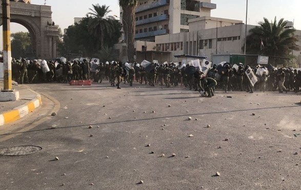 دهها کشته و زخمی در اعتراضات منطقه سبز عراق/ الکاظمی کمیته تحقیقات تشکیل داد دهها کشته و زخمی در اعتراضات منطقه سبز عراق/ الکاظمی کمیته تحقیقات تشکیل داد