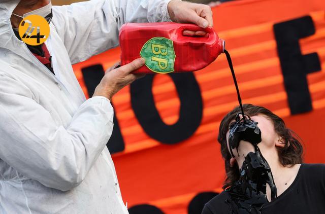 تداوم اعتراضات همزمان با برگزاری اجلاس گلاسکو تداوم اعتراضات همزمان با برگزاری اجلاس گلاسکو