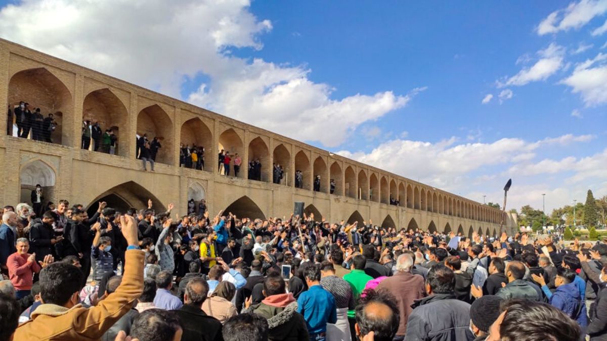 گزارشی از تجمع کشاورزان در اصفهان؛ زاینده‌رود من کو؟