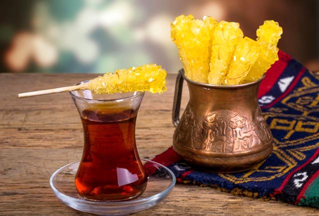 چرا چای نبات دل درد را خوب می‌کند؟