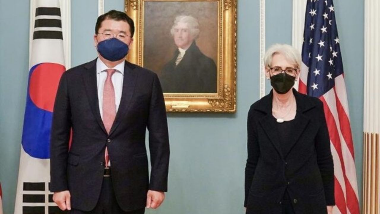 گفتوگوی دو مقام آمریکا و کره جنوبی درباره داراییهای بلوکه شده ایران گفتوگوی دو مقام آمریکا و کره جنوبی درباره داراییهای بلوکه شده ایران