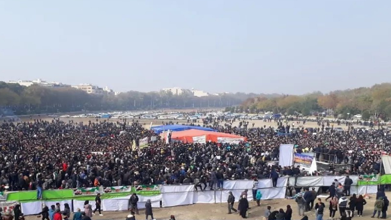 چه شد که در زاینده‌رود به‌جای آب سیل جمعیت جاری شد؟