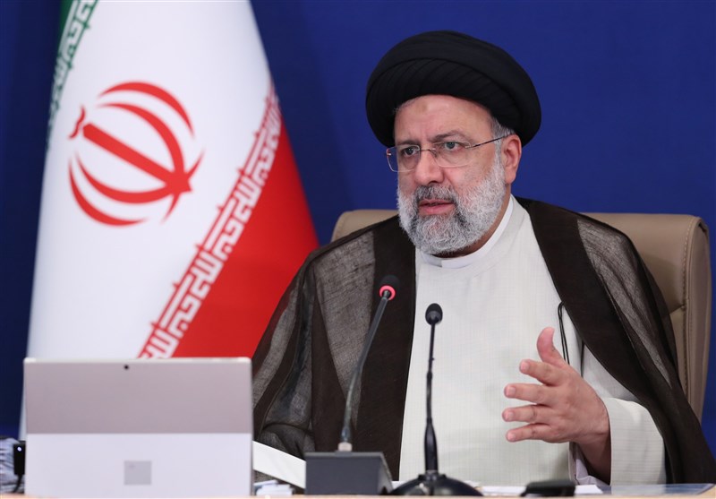 رئیسی: بنده و دولت از هزینه کردن آبرو برای نجات اقتصاد کشور دریغ نمی‌کنیم