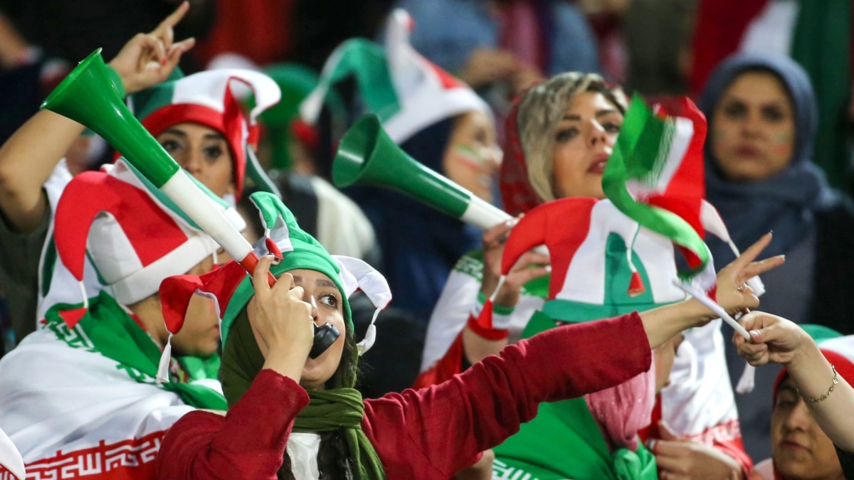 ورود زنان به استادیوم