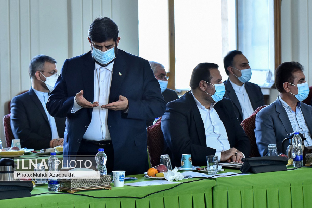 نماز خواندن مهدی سعادتی