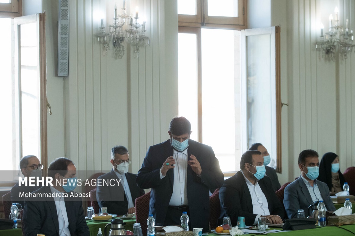 نماز خواندن نماینده در جلسه وزیر خارجه