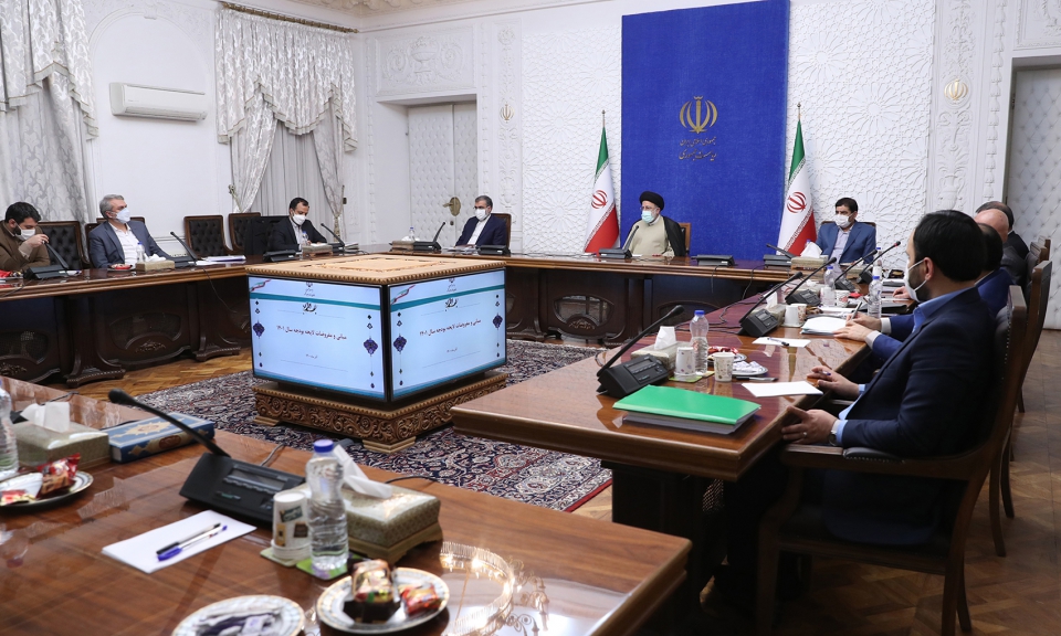 دستگاه‌های مسئول عوامل مداخله‌گر در بازار ارز را شناسایی و با جدیت به وظیفه خود عمل کنند