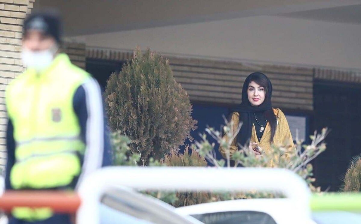 تصویر دختری که بازی استقلال را از نزدیک دید/ این خانم چطور وارد استادیوم شد؟ تصویر دختری که بازی استقلال را از نزدیک دید