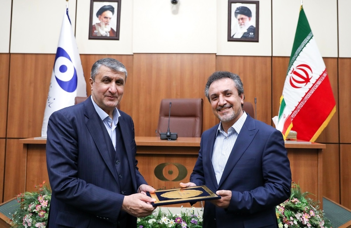 مجری صداوسیما در سازمان انرژی اتمی پست گرفت