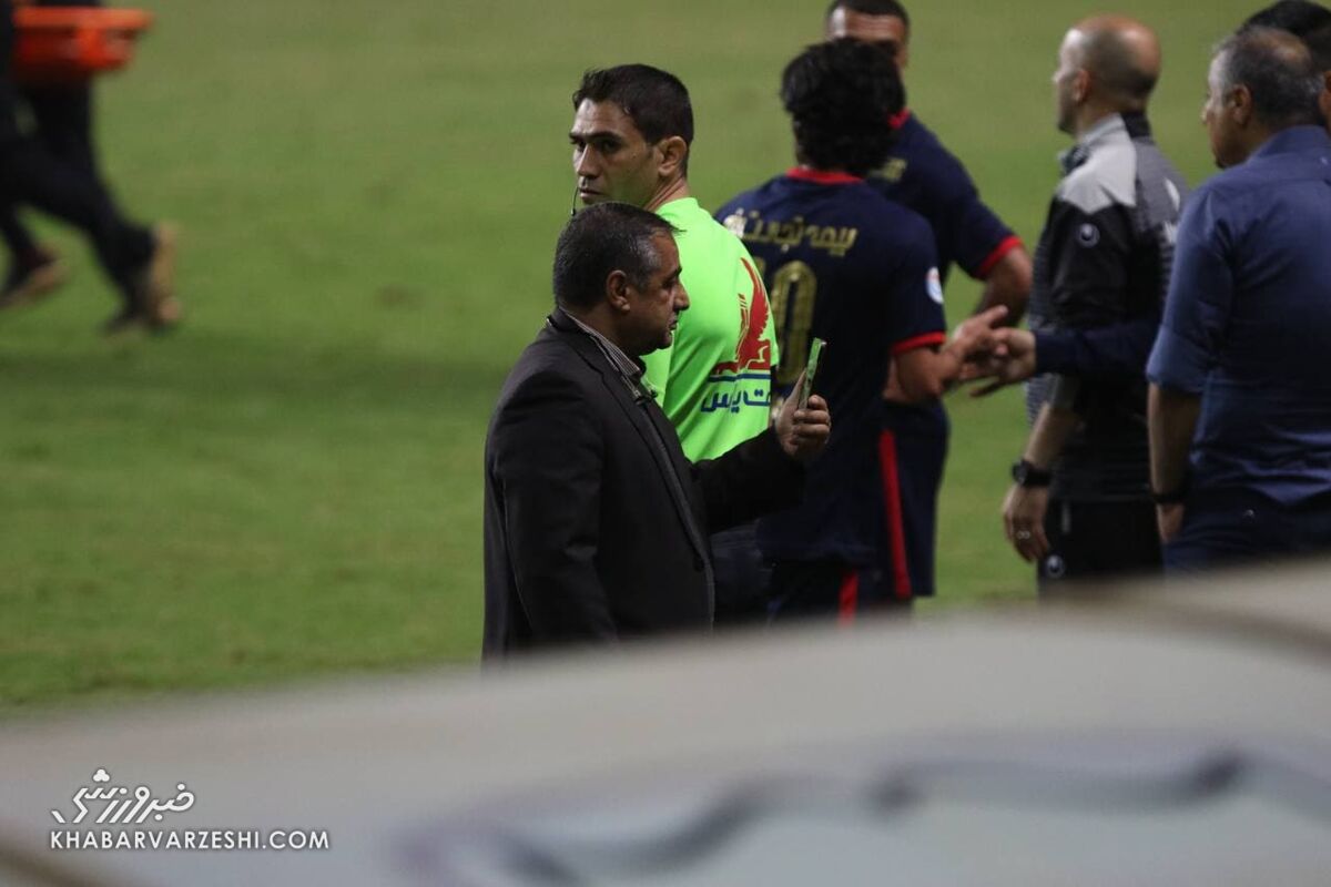 فیلمبرداری مخفیانه از نیمکت&zwnj;&lrm;ها توسط ناظر بازی +تصاویر